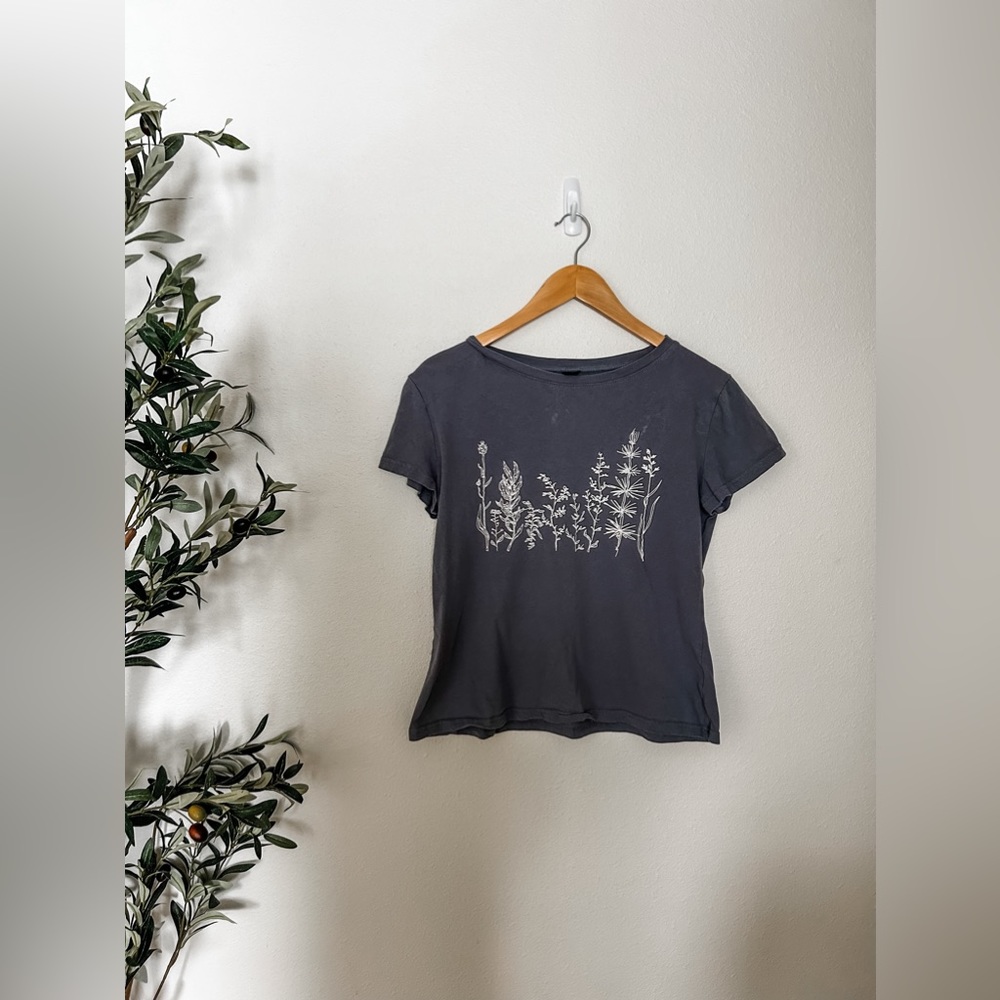 SHEIN • Thin Line Drawing Floral Top